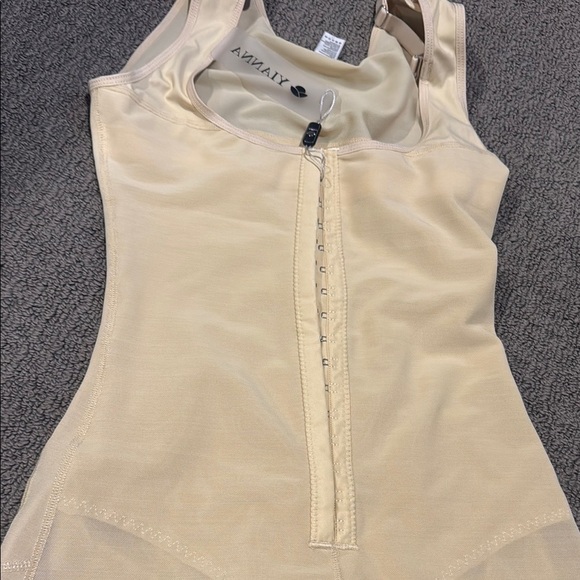 NWT Elegant Beige Shapewear Bodysuit RW1 - Picture 6 of 6